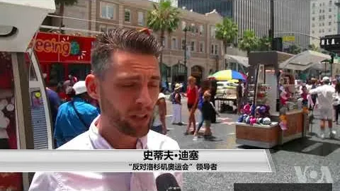 吉鲁演讲台上泪流满面：法国队情深意重溢于言表。